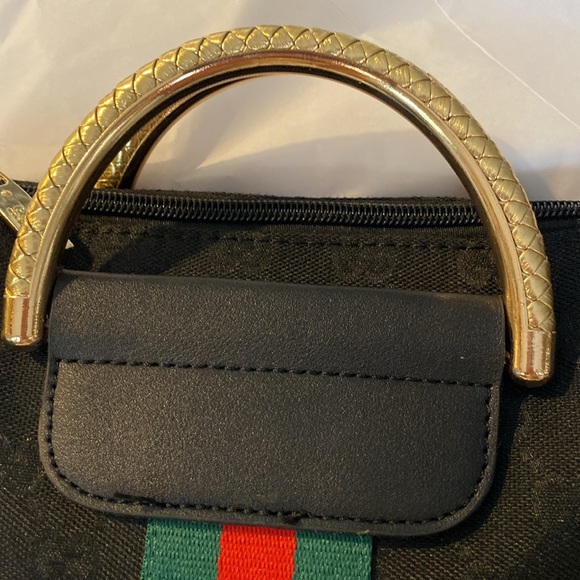 A small bag looks like Gucci - Picture 2 of 10